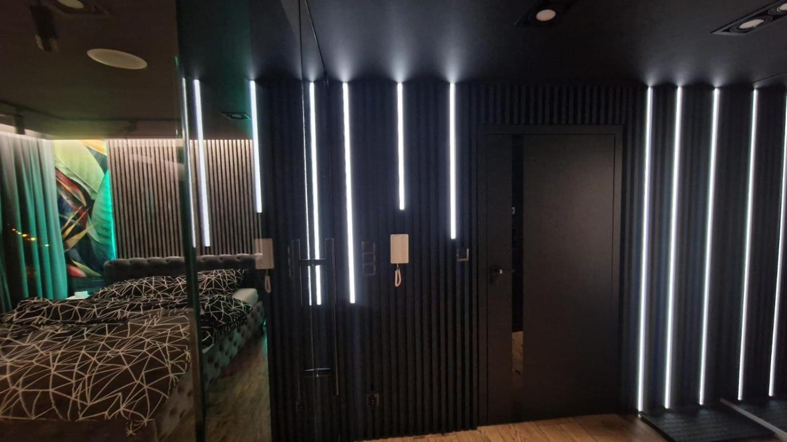 Czarna Perla Z Duzym Tarasem Na Dachu 75m2 , Projektor ,garaz Podziemny * Kielce