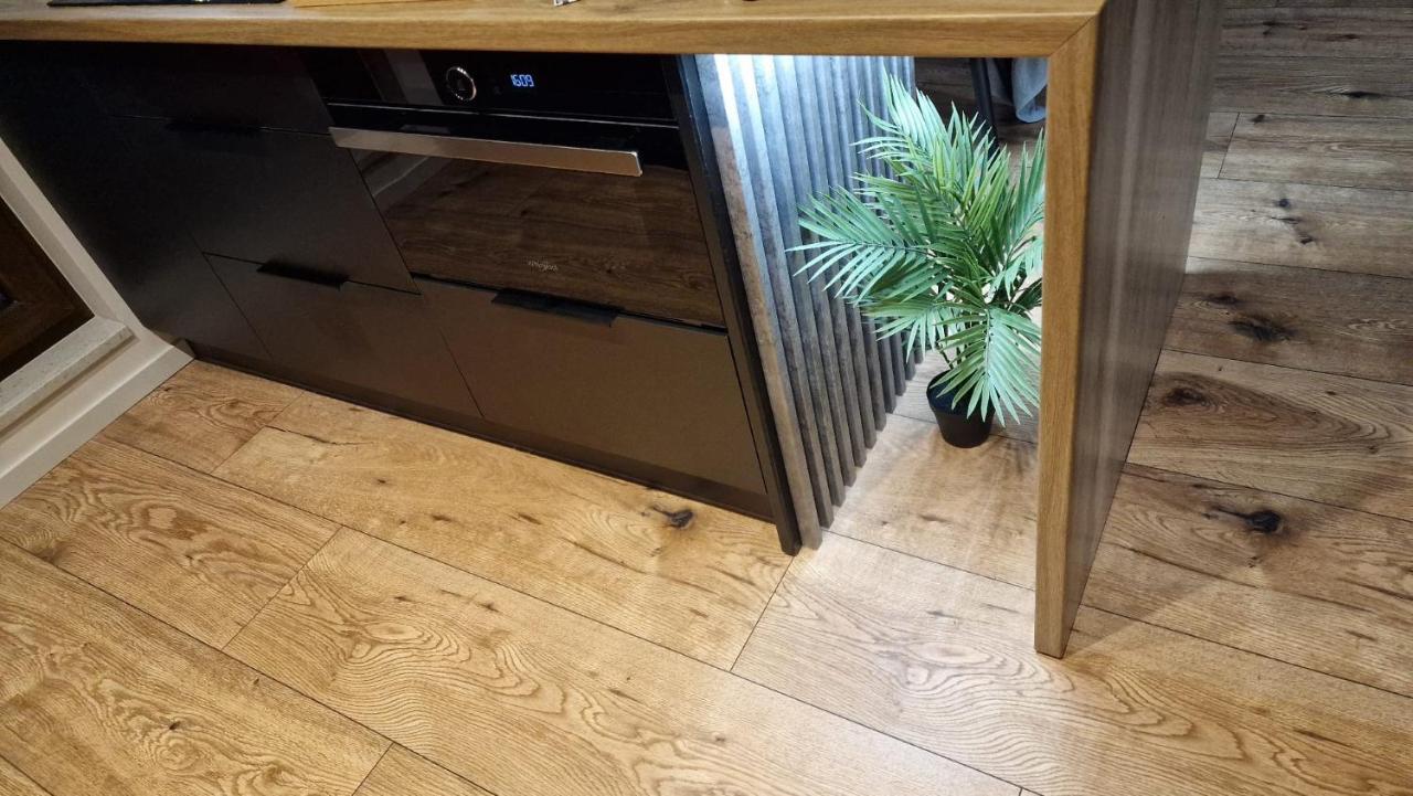 Apartment Czarna Perla Z Duzym Tarasem Na Dachu 75m2 , Projektor ,garaz Podziemny Kielce