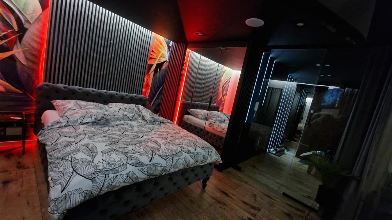 Czarna Perla Z Duzym Tarasem Na Dachu 75m2 , Projektor ,garaz Podziemny Kielce