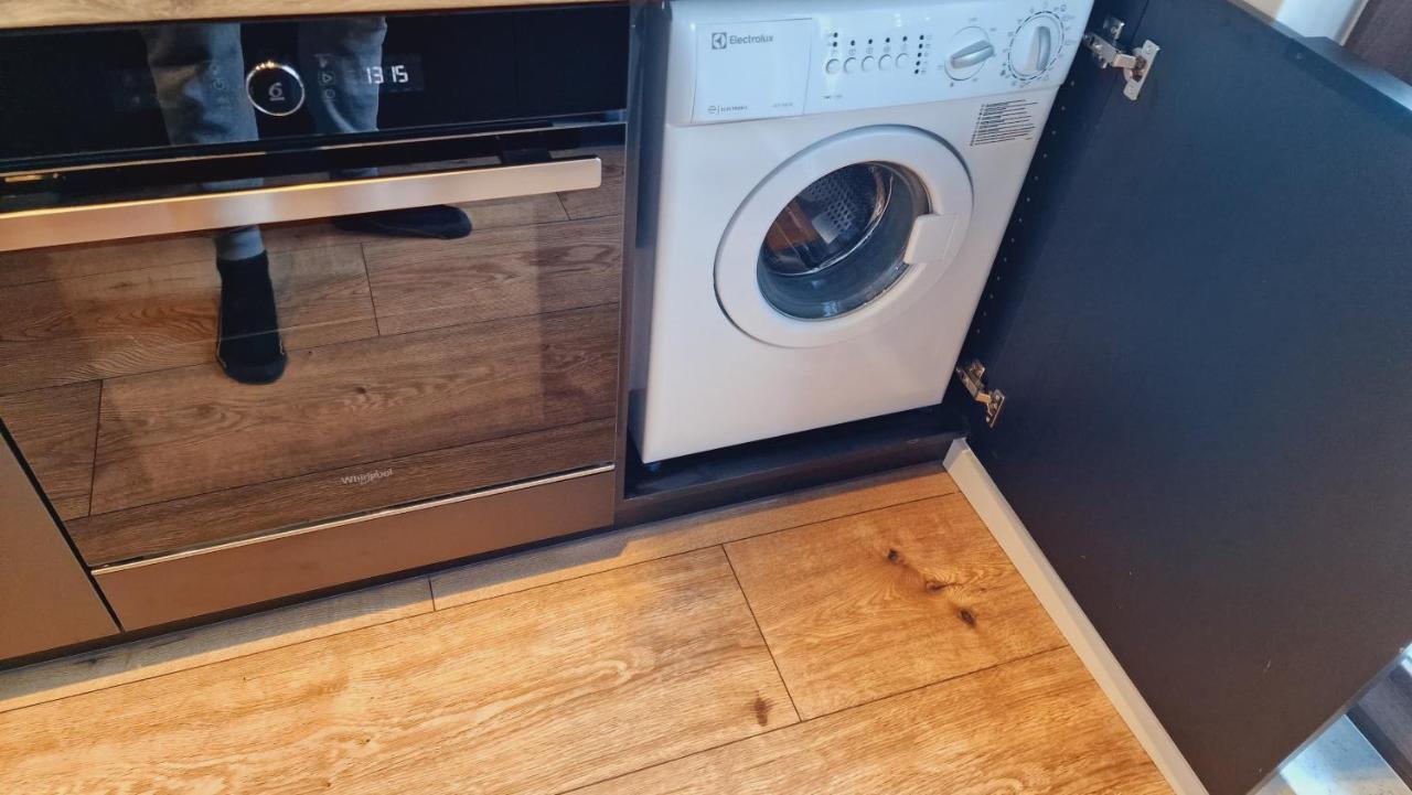 Czarna Perla Z Duzym Tarasem Na Dachu 75m2 , Projektor ,garaz Podziemny *
