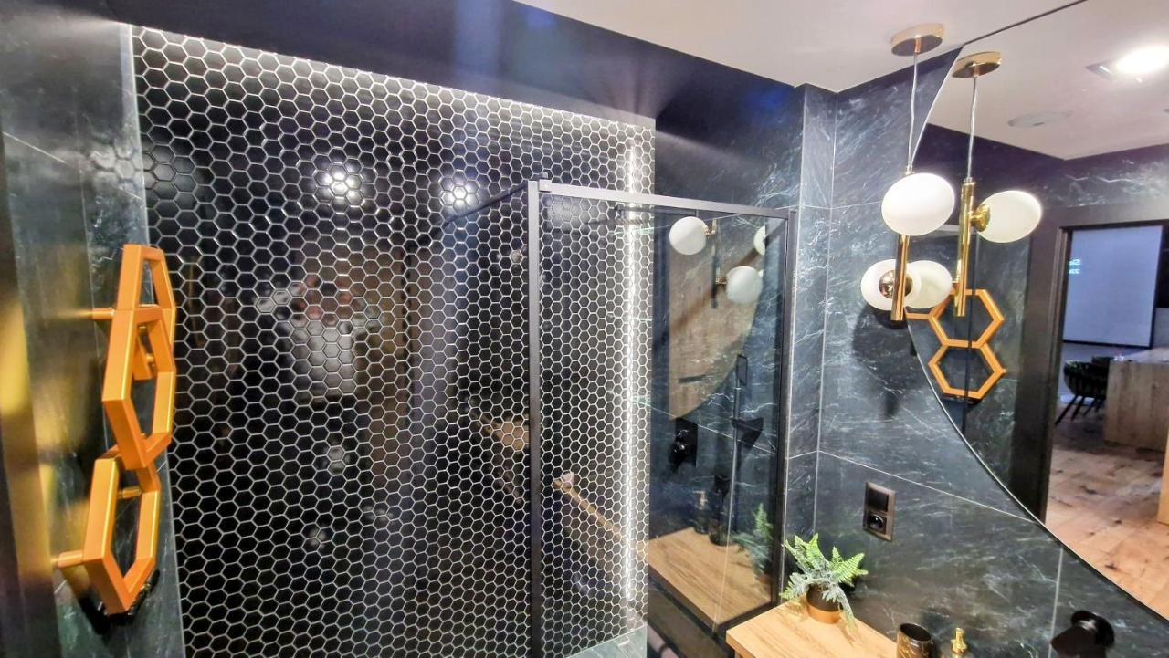 Czarna Perla Z Duzym Tarasem Na Dachu 75m2 , Projektor ,garaz Podziemny
