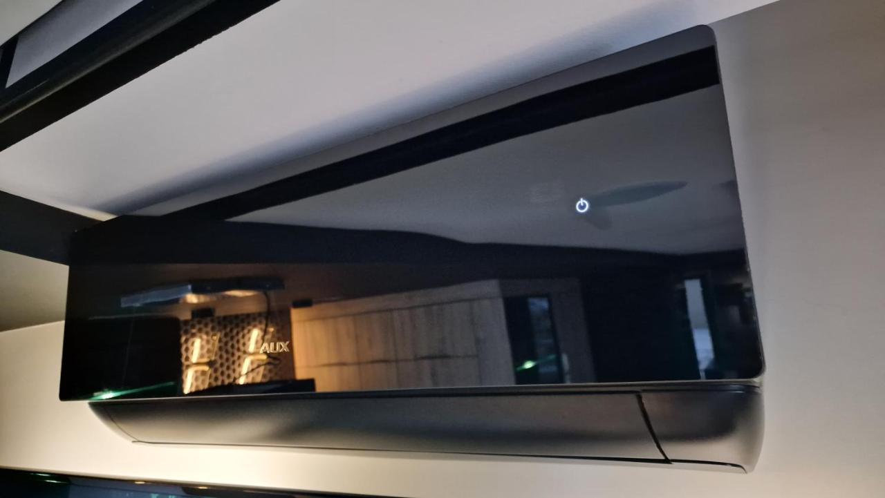 Czarna Perla Z Duzym Tarasem Na Dachu 75m2 , Projektor ,garaz Podziemny Apartment
