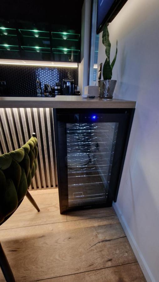 Czarna Perla Z Duzym Tarasem Na Dachu 75m2 , Projektor ,garaz Podziemny * Kielce